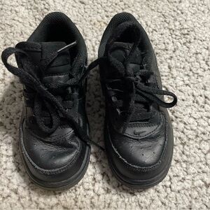 Black boys Nikes, size 9